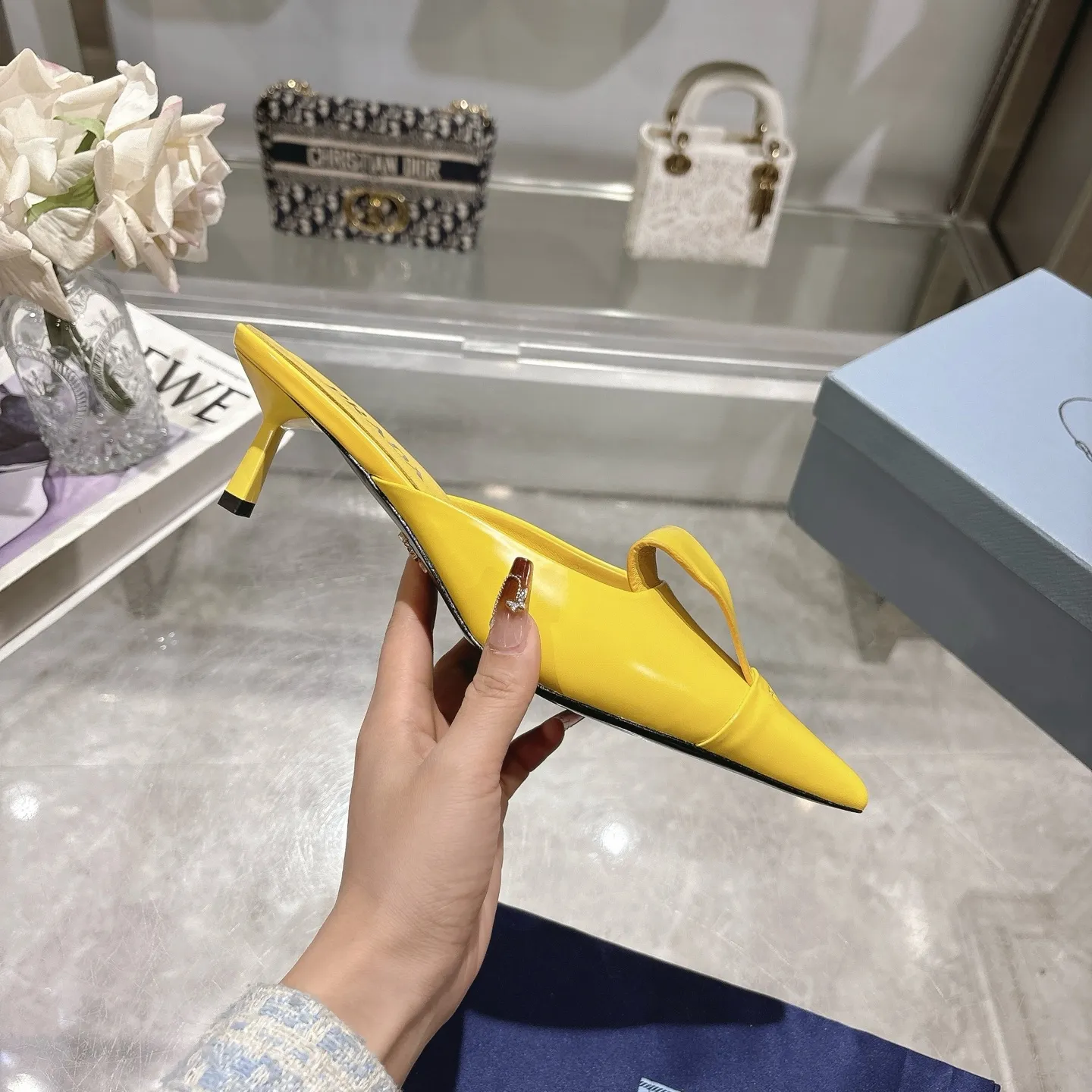 👟👟Ex-factory price 540👟👟 PRADA* Prada 25ss spring and summer new Mary Jane pointed-toe high-heeled shoes fashion shoes. Purchased from the original version and developed 1:1, perfect details, comfortable on the feet, can be matched with beautiful spring and summer clothes, exquisite and durable 🤩 ✔Upper: original open edge beaded cowhide ✔Inner lining: sheepskin ✔Outsole: Italian leather outsole ✔Heel height: 5.5cm, 7.5cm ✔Number of yards: 35-40 (41 can be customized and non-refundable) ✔Packaging: original full set of packaging